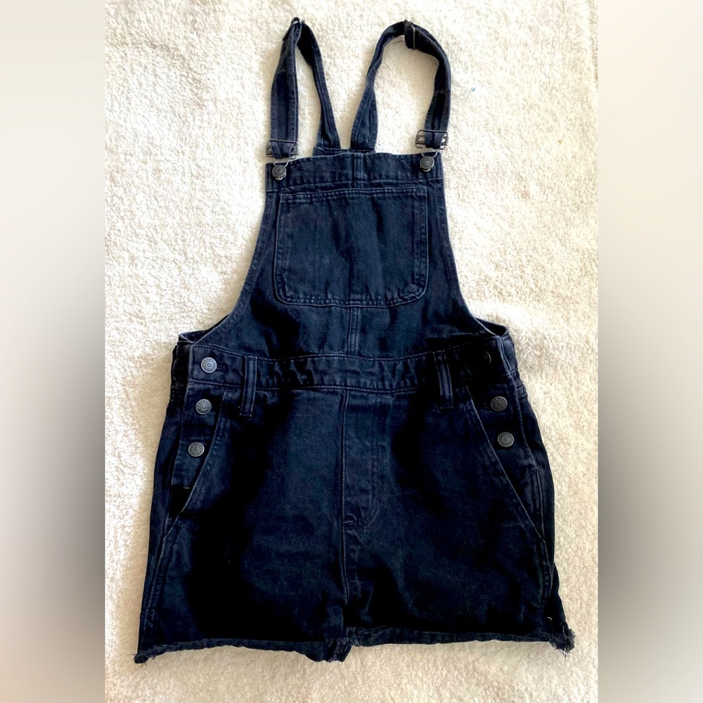 madewell women's adirondack denim short overalls in washed black, size small